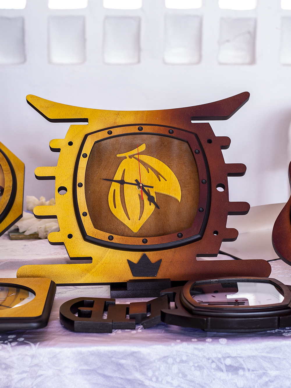 Horloge Mural en bois - Tabouret royal