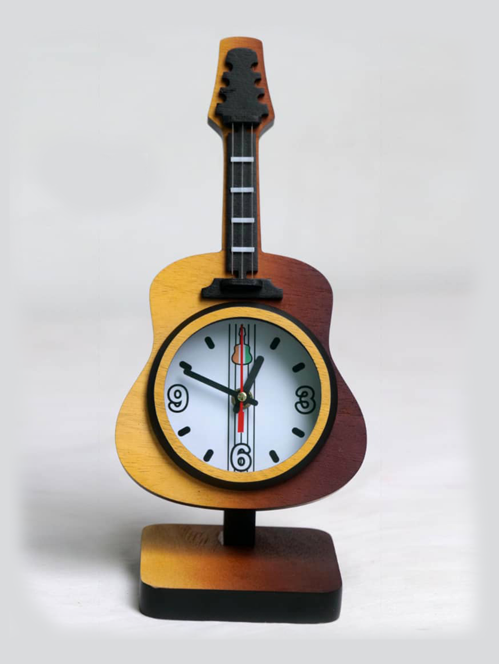 Horloge trophée en forme de guitare